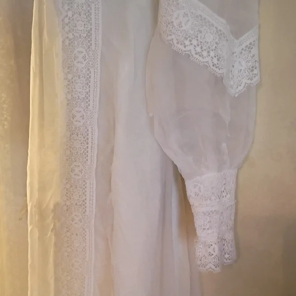 Handmade Elegant White Lace Vintage Wedding Dress. 3 Foot Long Train . - Picture 8 of 15